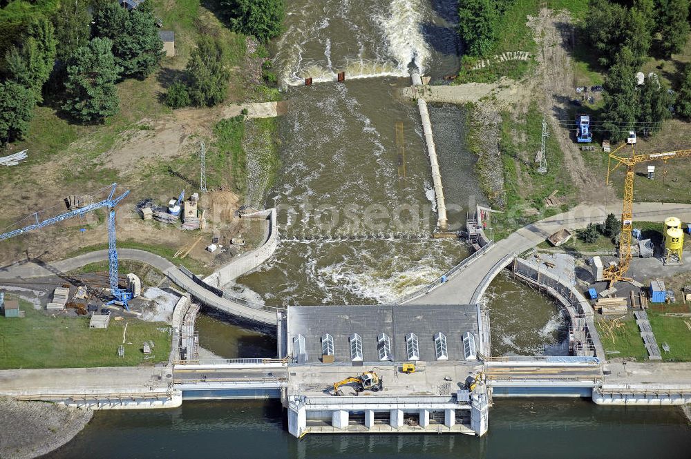 Aerial image Spremberg - Öffnung der Schleusentore an der Talsperre Spremberg. Das kontrollierte Ablaufen der aufgestauten Spree soll größere Überschwemmungen vor allem in Cottbus verhindern. Opening of the flood gates at the Spremberg Reservoir. The controlled drainage of the dammed Spree River is to prevent major floods, particularly in Cottbus.