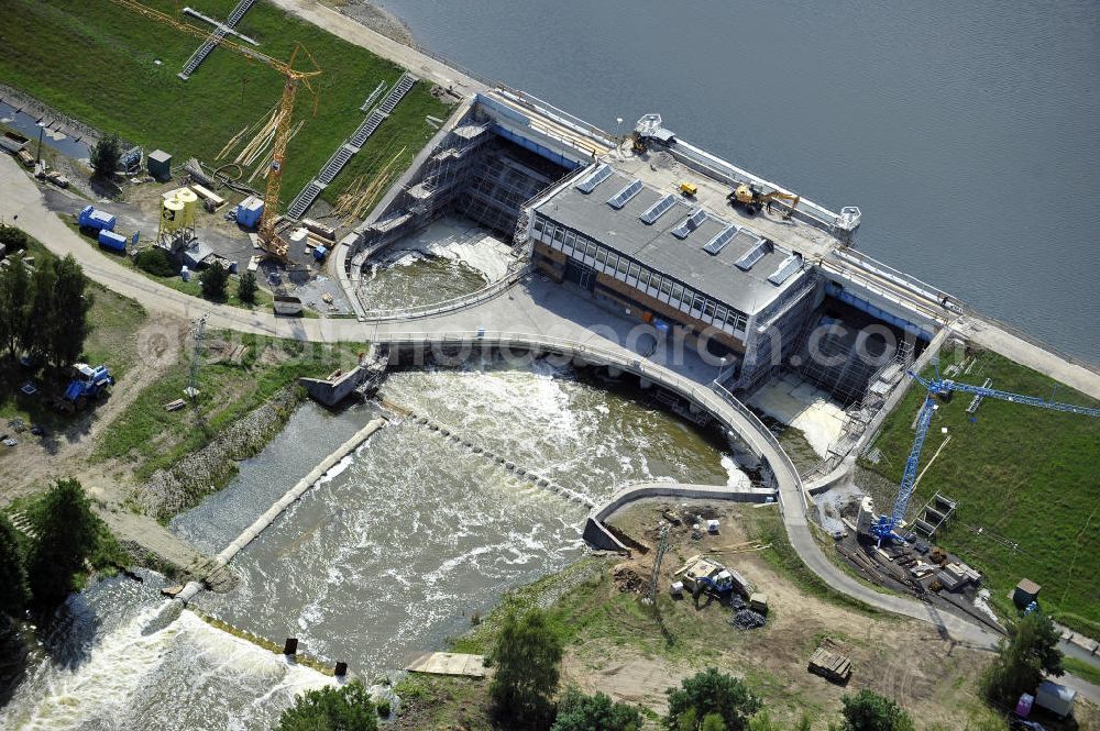 Aerial photograph Spremberg - Öffnung der Schleusentore an der Talsperre Spremberg. Das kontrollierte Ablaufen der aufgestauten Spree soll größere Überschwemmungen vor allem in Cottbus verhindern. Opening of the flood gates at the Spremberg Reservoir. The controlled drainage of the dammed Spree River is to prevent major floods, particularly in Cottbus.