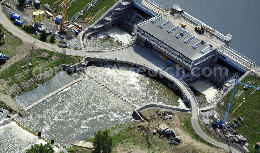 Spremberg from above - Öffnung der Schleusentore an der Talsperre Spremberg. Das kontrollierte Ablaufen der aufgestauten Spree soll größere Überschwemmungen vor allem in Cottbus verhindern. Opening of the flood gates at the Spremberg Reservoir. The controlled drainage of the dammed Spree River is to prevent major floods, particularly in Cottbus.