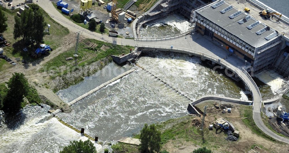 Spremberg from the bird's eye view: Öffnung der Schleusentore an der Talsperre Spremberg. Das kontrollierte Ablaufen der aufgestauten Spree soll größere Überschwemmungen vor allem in Cottbus verhindern. Opening of the flood gates at the Spremberg Reservoir. The controlled drainage of the dammed Spree River is to prevent major floods, particularly in Cottbus.