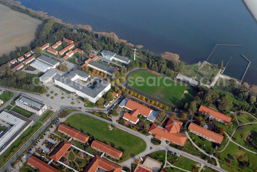 Aerial photograph Stralsund - Blick auf den Campus der FH Stralsund am Strelasund mit dem Studentendorf Holzhausen, der Bibliothek, dem Sportplatz und diversen Fachbereichen sowie auf die Berufsförderungswerk Stralsund GmbH