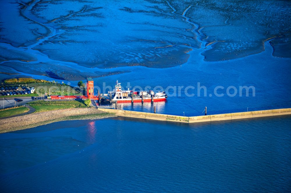 Aerial image Glückstadt - Ferry port facilities on the Elbe in Glueckstadt with the Elbe ferry Glueckstadt in the state Schleswig-Holstein, Germany