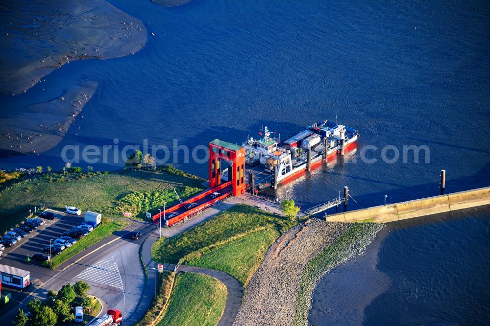 Aerial photograph Glückstadt - Ferry port facilities on the Elbe in Glueckstadt with the Elbe ferry Glueckstadt in the state Schleswig-Holstein, Germany