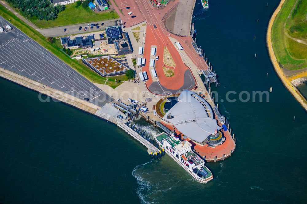 Norderney from the bird's eye view: Faehr- Hafenanlagen an der Meeres- Kueste der Nordseeinsel Norderney Mit den Faehrschiff Frisia III im Bundesland Niedersachsen, Deutschlan