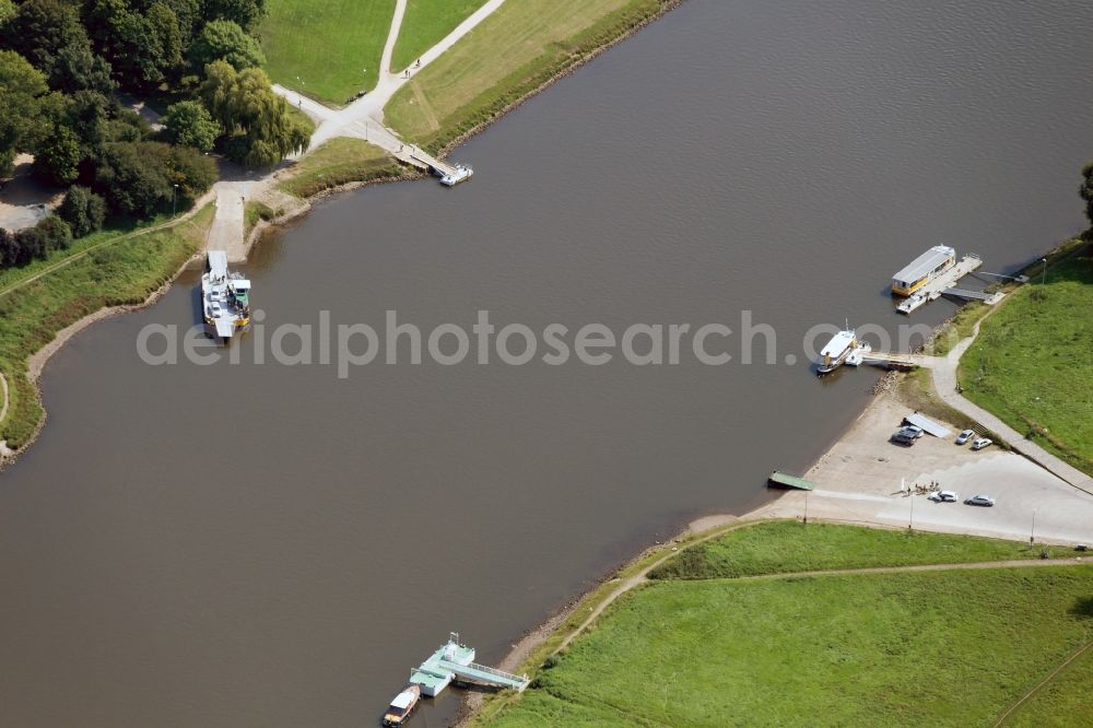 Dresden OT Kleinzschachwitz from above - The landing stages for the ferry on the banks of the Elbe in Dresden in the state Saxony. The car ferry connects the districts Kleinzschachwitz with Pillnitz and is driven by the Dresdner Verkehrsbetriebe AG