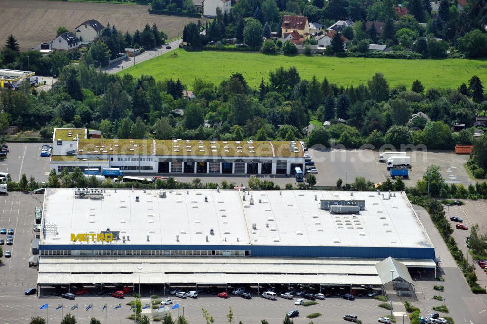 Aerial image Leipzig - Paunsdorf - Filiale vom Großhandelsunternehmen Metro und eine Niederlassung vom Nutzfahrzeughersteller MAN Truck & Bus Deutschland GmbH im Stadtbezirk Ost / Stadtteil Paunsdorf in Leipzig, Sachsen. Subsidiary of the wholesale establishment Metro and a branch of the commercial vehicle producer MAN Truck & Bus Deutschland GmbH in the precinct East / district Paunsdorf in Lepzig, Saxony.