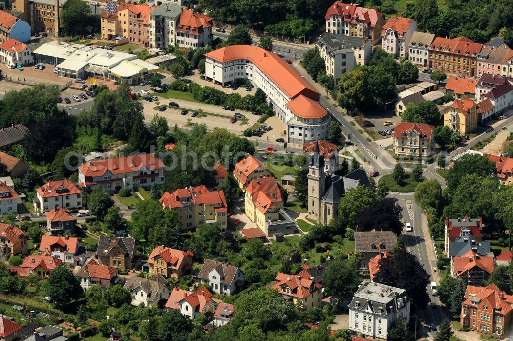 Sondershausen from the bird's eye view: On Elisabethplatz Sondershausen in Thuringia is the Catholic St. Elisabeth Church. The neo-Gothic church was built about a hundred years ago. The striking new building on Schiller Road is the tax office