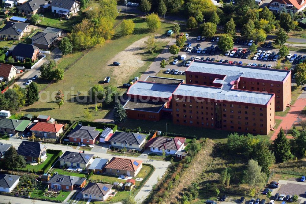 Aerial photograph Strausberg - H-shaped building of the tax office of Strausberg at the Proetzeler Road in Brandenburg