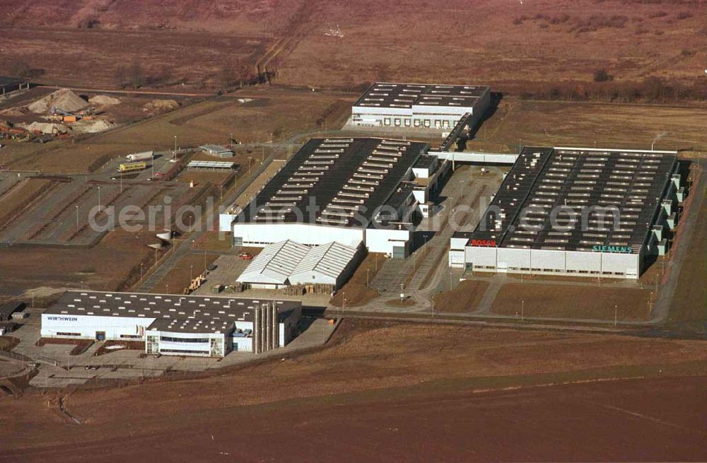 Nauen / Brandenburg from the bird's eye view: Firma Wirthwein GmbH & CO und Hausgerätewerk Nauen GmbH im Gewerbegebiet Nauen