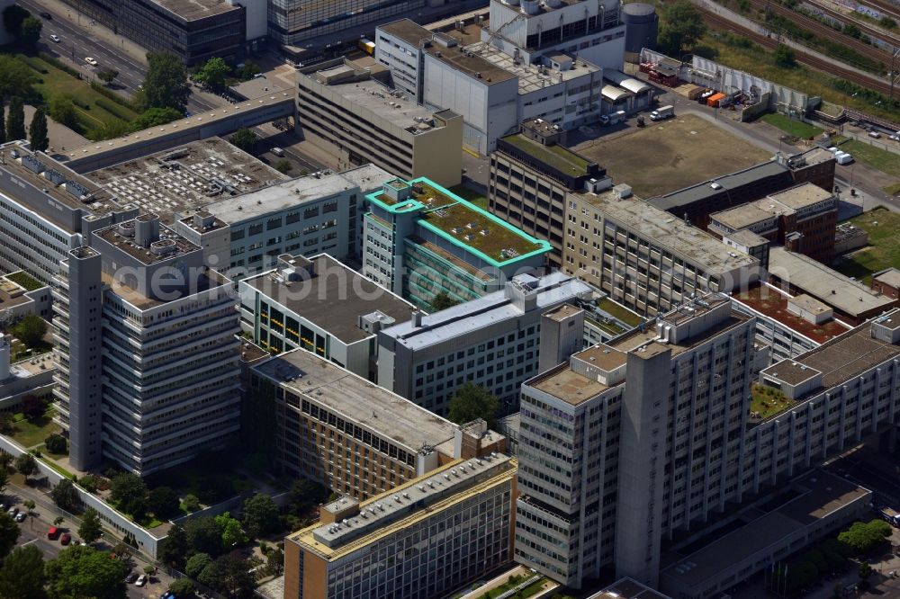 Aerial photograph Berlin - View to Company location of the Bayer Schering Pharma in the Wedding district of Berlin