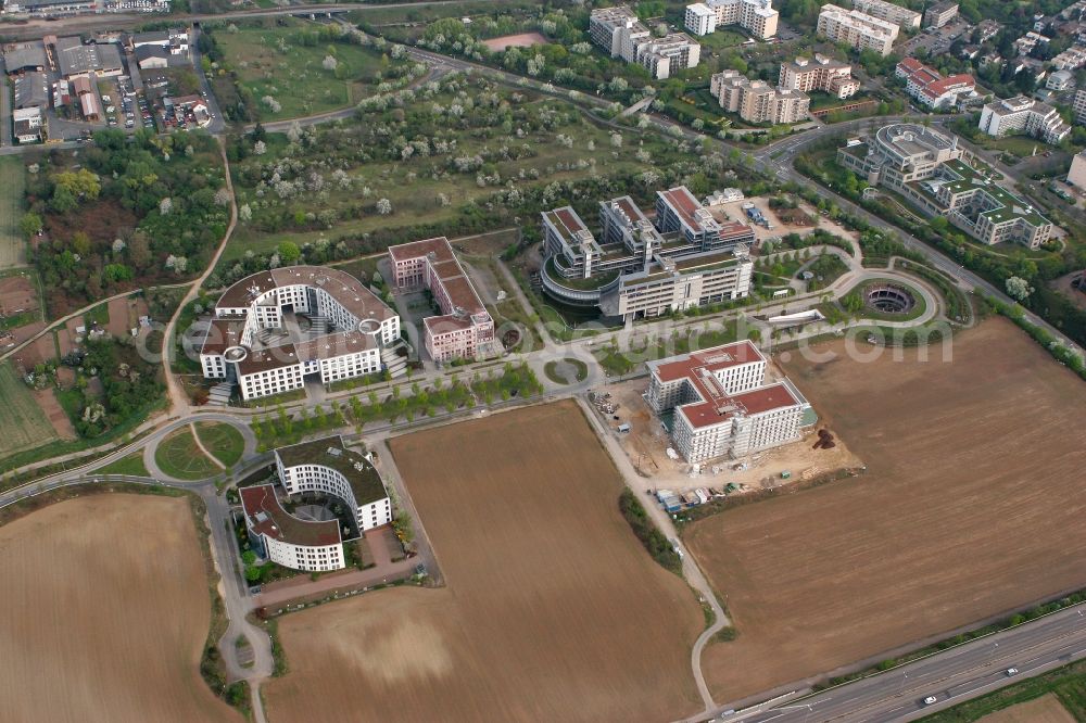 Aerial photograph Mainz - Company and office buildings in the South of the Gonsenheim district of Mainz in the state of Rhineland-Palatinate. The second-largest district of Mainz is located in the Northwest of the city and largely consists of industrial areas, free spaces and residential estates. The newly built office buildings are located on a field on Isaac-Fulda-Street and include administration offices, the football club 1.FSV Mainz 05 and Coface