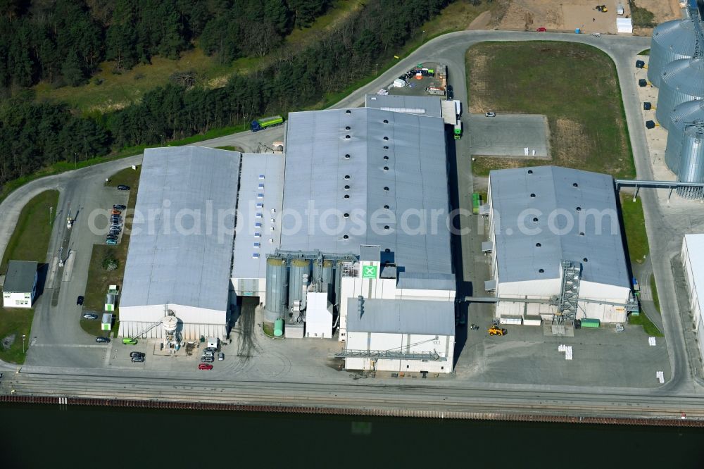 Schwedt/Oder from the bird's eye view: Company grounds and facilities of Agravis OST GmbH & Co. KG Region Uckermark in Schwedt/Oder in the state Brandenburg, Germany