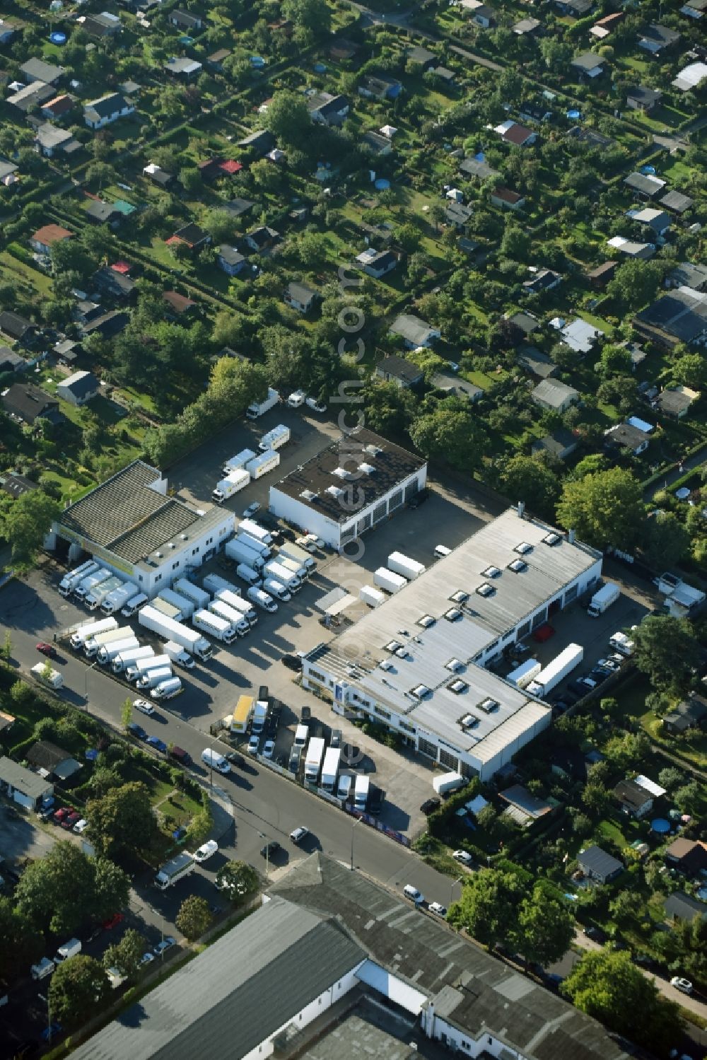 Berlin from the bird's eye view: Company grounds of Allround Autovermietung at Ullsteinstreet in the district Mariendorf in Berlin