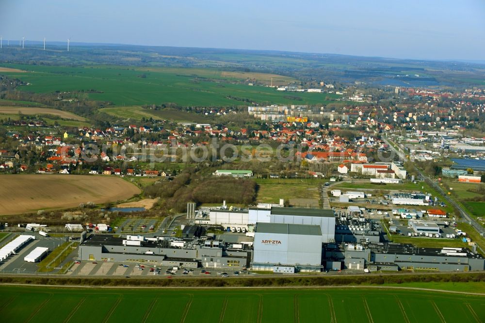 Aerial image Lutherstadt Eisleben - Company premises of ARYZTA Bakeries Deutschland GmbH with halls, company buildings and production facilities in the Strohuegel commercial area in the district of Helfta in Lutherstadt Eisleben in the state of Saxony-Anhalt, Germany