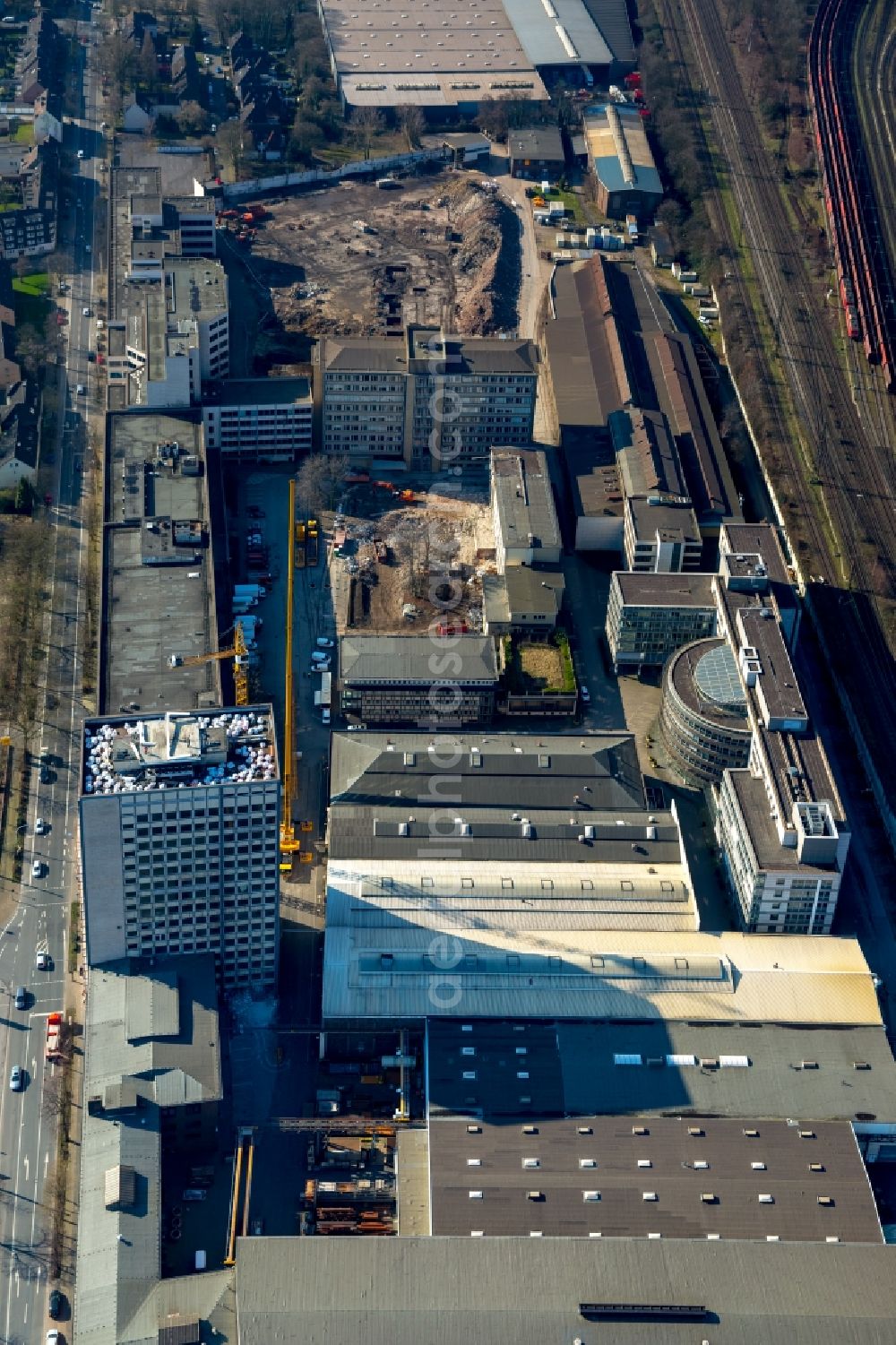 Oberhausen from the bird's eye view: Premises of BABCOCK manufacturing center GmbH with warehouses, corporate buildings and production facilities in Oberhausen in North Rhine-Westphalia