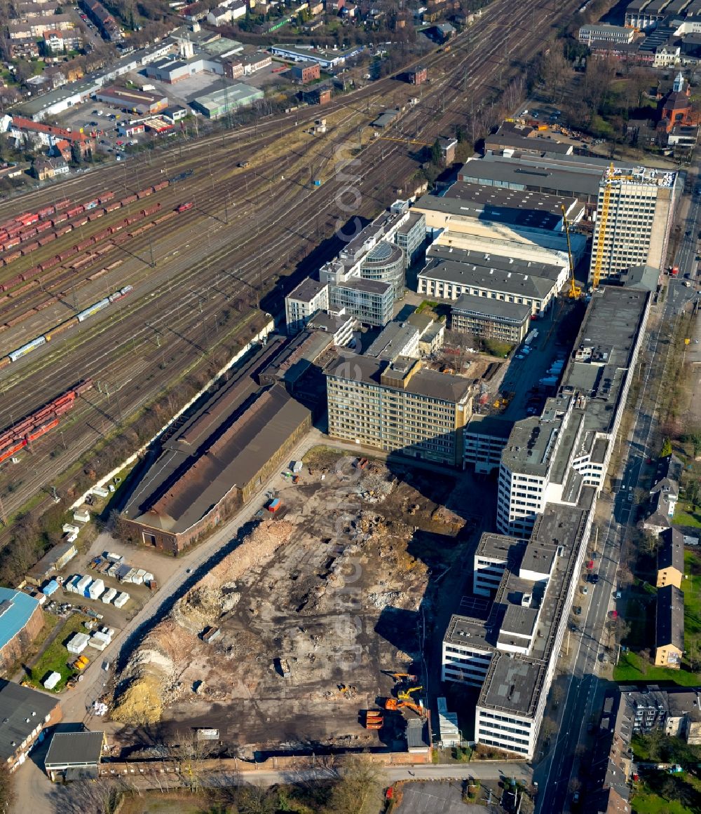 Oberhausen from above - Premises of BABCOCK manufacturing center GmbH with warehouses, corporate buildings and production facilities in Oberhausen in North Rhine-Westphalia