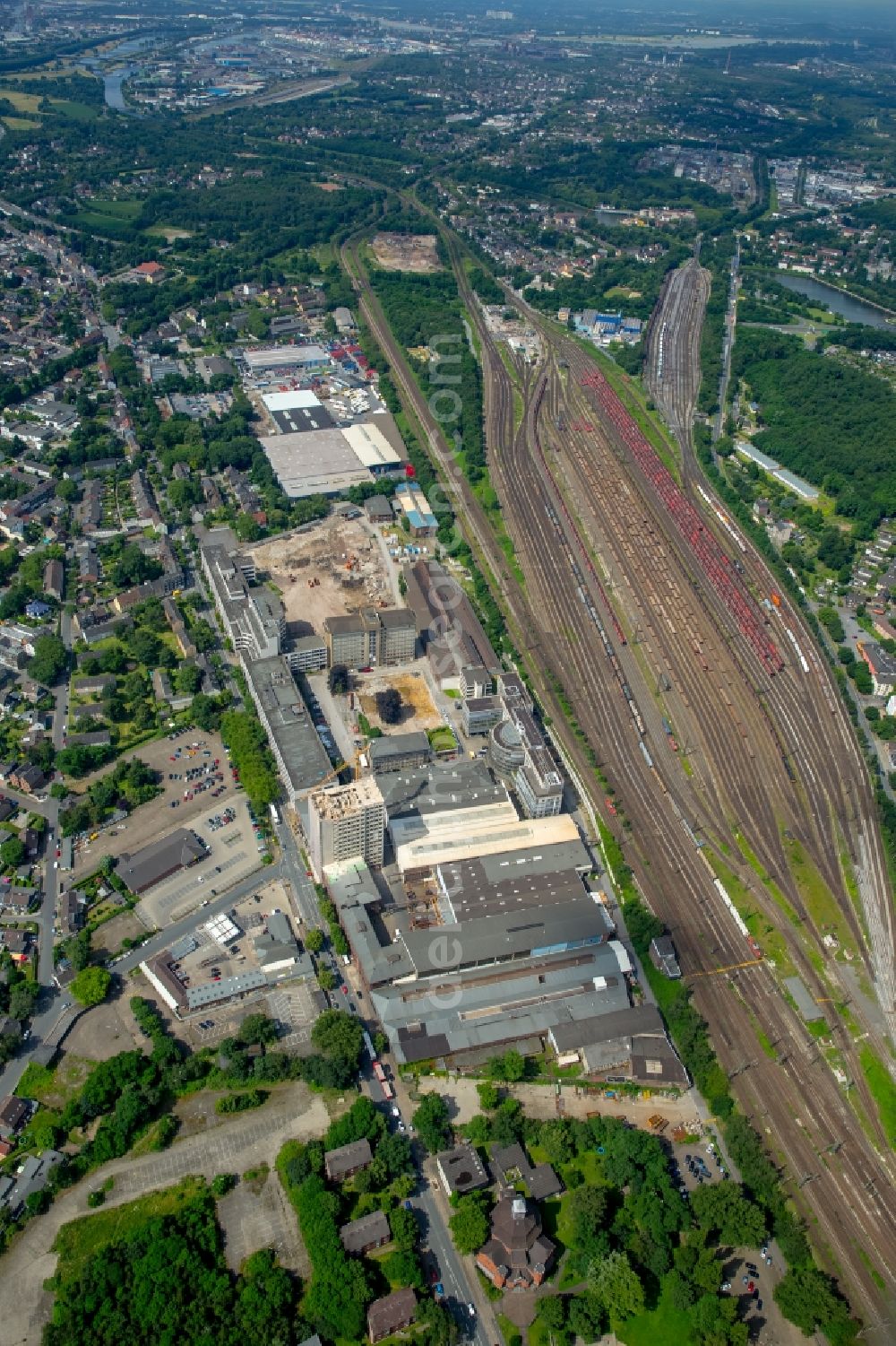 Aerial photograph Oberhausen - Premises of BABCOCK manufacturing center GmbH with warehouses, corporate buildings and production facilities in Oberhausen in North Rhine-Westphalia