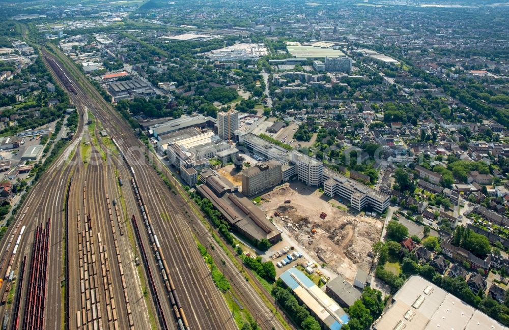 Oberhausen from above - Premises of BABCOCK manufacturing center GmbH with warehouses, corporate buildings and production facilities in Oberhausen in North Rhine-Westphalia