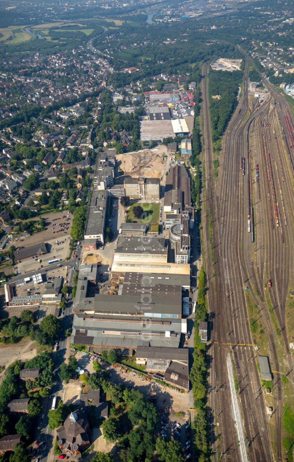 Oberhausen from above - Premises of BABCOCK manufacturing center GmbH with warehouses, corporate buildings and production facilities in Oberhausen in North Rhine-Westphalia