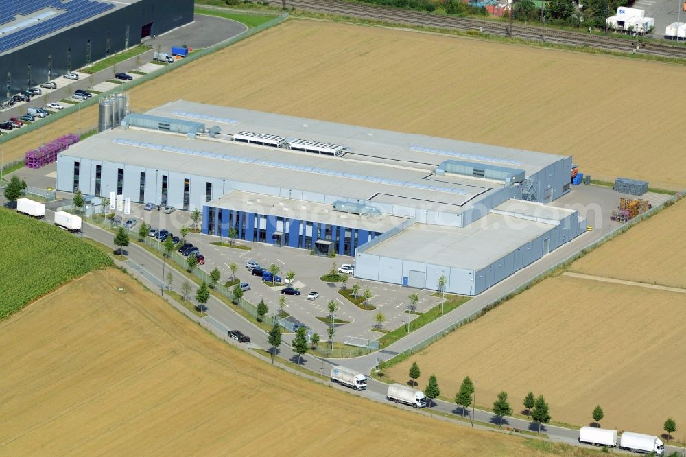 Aerial photograph Gersthofen - Company grounds and facilities of Borscheid + Wenig GmbH in Gersthofen in the state of Bavaria. The compound of the works is surrounded by fields