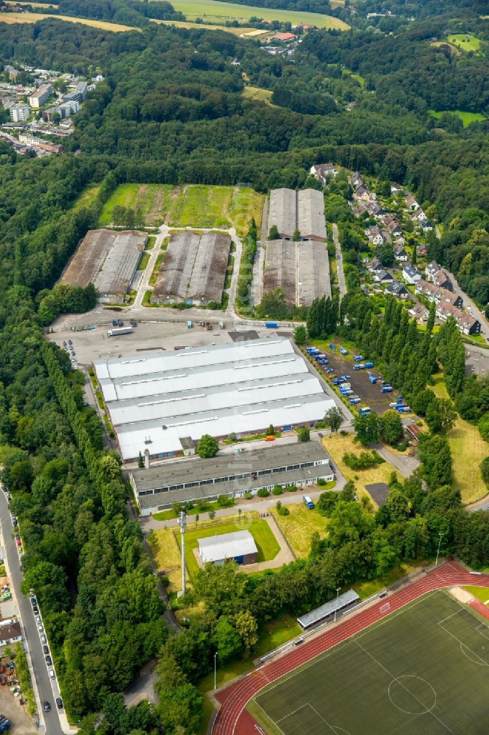 Aerial photograph Heiligenhaus - Premises of the Federal Agency for Technical Relief - logistics center Heiligenhaus - with warehouses and company buildings in Heiligenhaus in North Rhine-Westphalia