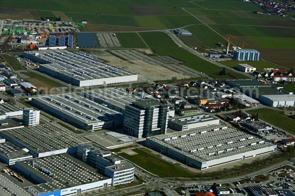 Mindelheim from the bird's eye view: Company premises of the GROB-WERKE GmbH & Co. KG with halls, company buildings and production facilities on Hochvogelstrasse in the industrial park in Mindelheim in the state Bavaria, Germany