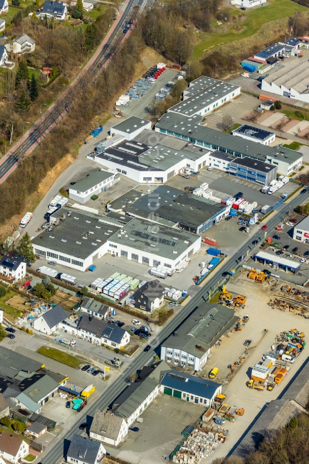 Aerial image Meschede - Company grounds and facilities of EWERS Karosserie- and Fahrzeugbau GmbH & Co. KG and of Reifen Goering Service GmbH on Jahnstrasse in Meschede in the state North Rhine-Westphalia, Germany