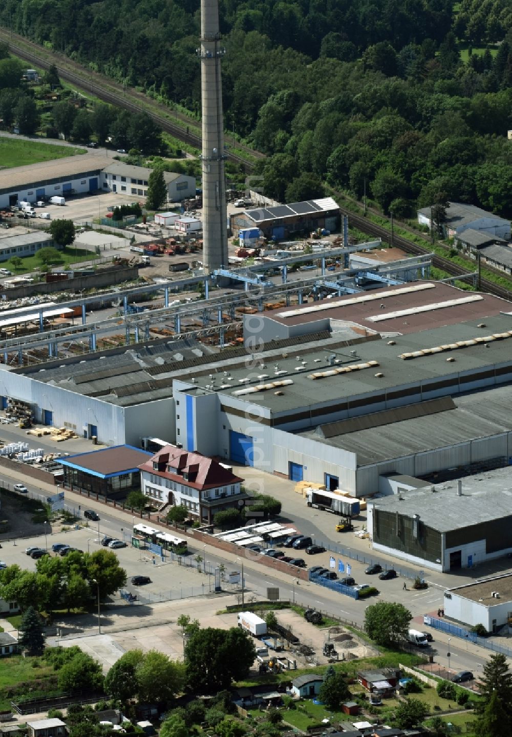 Aerial image Magdeburg - Company grounds and facilities of FAM Magdeburger Foerderanlagen und Baumaschinen GmbH at Sudenburger Wuhne in the district Sudenburg in Magdeburg in the state Saxony-Anhalt