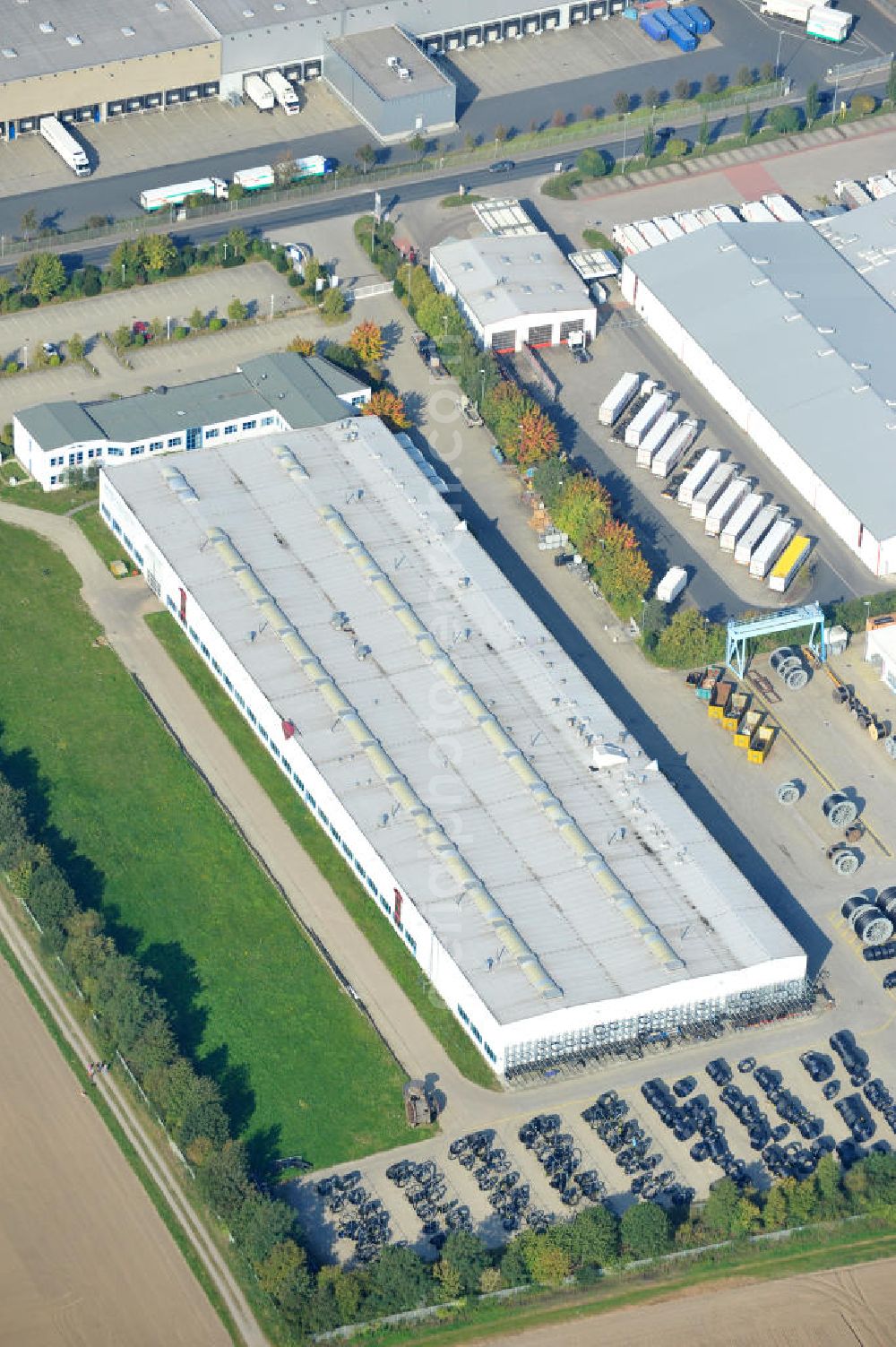 Aerial photograph Wunstorf - Blick auf das Firmengelände der Firma BRUGG Rohrsysteme GmbH an der Adolf Oesterheld Str. 31 in 32515 Wunstorf. Das Unternehmen ist Spezialanbieter für Rohrsysteme zum Transport von Flüssigkeiten , Gasen und Wärme. Premises of the company in Brugg Pipe Systems Inc. in Wunstorf / Lower Saxony - Germany.