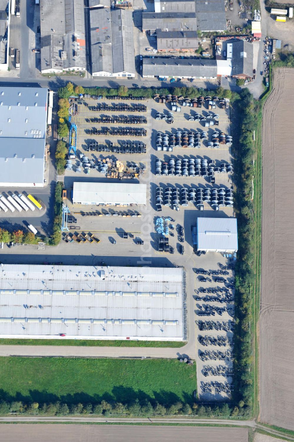 Wunstorf from the bird's eye view: Blick auf das Firmengelände der Firma BRUGG Rohrsysteme GmbH an der Adolf Oesterheld Str. 31 in 32515 Wunstorf. Das Unternehmen ist Spezialanbieter für Rohrsysteme zum Transport von Flüssigkeiten , Gasen und Wärme. Premises of the company in Brugg Pipe Systems Inc. in Wunstorf / Lower Saxony - Germany.