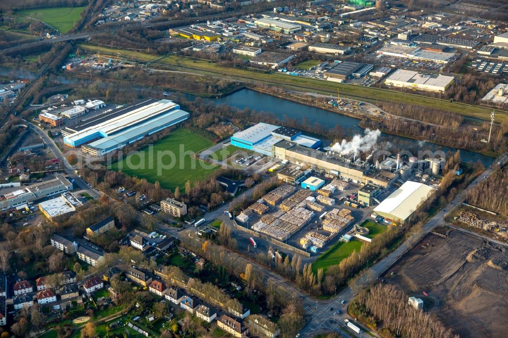 Gelsenkirchen from above - Company grounds and facilities of GERO Gelsenkirchener Rohrhandelsgesellschaft mbH und der Papierfabrik Fritz Peters GmbH & Co. KG in Gelsenkirchen in the state North Rhine-Westphalia