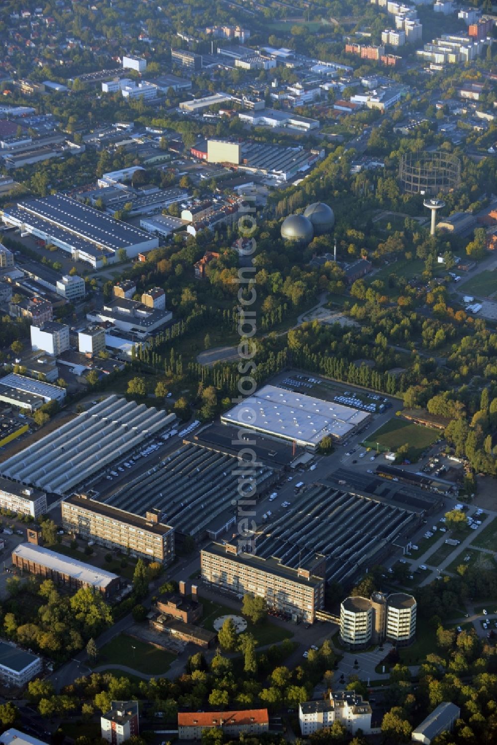 Berlin from the bird's eye view: Company grounds and facilities in the North of the industrial and commercial area around Grossbeerenstrasse in Berlin in Germany. Several companies are located in partly historic buildings of the commercial area on Rathaus and Ring Strasse