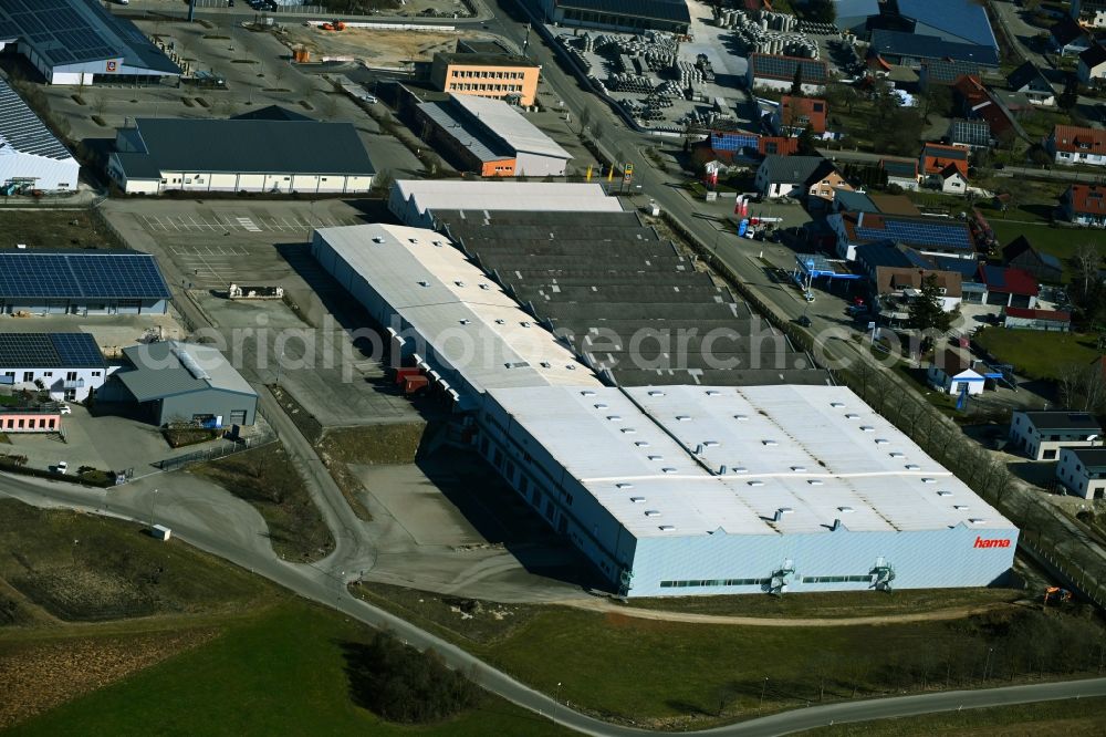 Aerial image Monheim - Company premises of Hama GmbH & Co KG - Schnaeppchenmarkt with halls, company buildings and production facilities on Hagenbucher Weg in Monheim in the state Bavaria, Germany