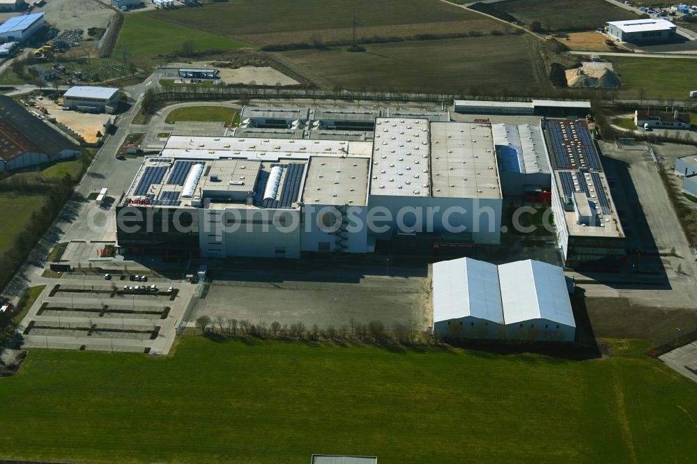 Aerial photograph Monheim - Company premises of Hama GmbH & Co KG - Schnaeppchenmarkt with halls, company buildings and production facilities on Hagenbucher Weg in Monheim in the state Bavaria, Germany