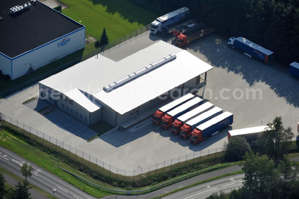 Aerial image Papenburg / Niedersachsen - Blick auf das Firmengelände der Hermann Bunte GmbH & Co. KG im Gewerbegebiet an der Bahnhofstraße in Papenburg. Das Unternehmen erstellt Service- Reparatur- und Wartungsdienstleistungen im Kraftfahrzeug ( Marke Mercedes Benz) und Nutzfahrzeugbereich. Zu den Geschäftsbereichen der auf mehrere Standorte verteilten Unternehmensgruppe gehört auch das Betreiben einer LKW - Spedition. Premises of the Hermann GmbH & Co. KG in the industrial area in Papenburg / Lower Saxony.