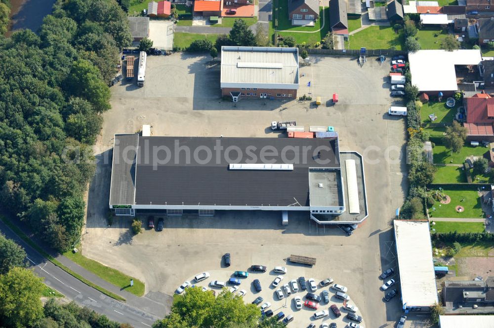 Aerial photograph Papenburg / Niedersachsen - Blick auf das Firmengelände der Hermann Bunte GmbH & Co. KG im Gewerbegebiet an der Bahnhofstraße in Papenburg. Das Unternehmen erstellt Service- Reparatur- und Wartungsdienstleistungen im Kraftfahrzeug ( Marke Mercedes Benz) und Nutzfahrzeugbereich. Zu den Geschäftsbereichen der auf mehrere Standorte verteilten Unternehmensgruppe gehört auch das Betreiben einer LKW - Spedition. Premises of the Hermann GmbH & Co. KG in the industrial area in Papenburg / Lower Saxony.