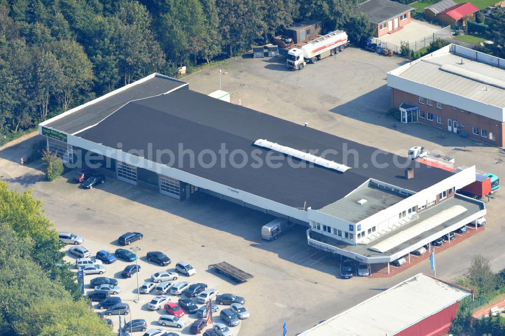 Aerial image Papenburg / Niedersachsen - Blick auf das Firmengelände der Hermann Bunte GmbH & Co. KG im Gewerbegebiet an der Bahnhofstraße in Papenburg. Das Unternehmen erstellt Service- Reparatur- und Wartungsdienstleistungen im Kraftfahrzeug ( Marke Mercedes Benz) und Nutzfahrzeugbereich. Zu den Geschäftsbereichen der auf mehrere Standorte verteilten Unternehmensgruppe gehört auch das Betreiben einer LKW - Spedition. Premises of the Hermann GmbH & Co. KG in the industrial area in Papenburg / Lower Saxony.