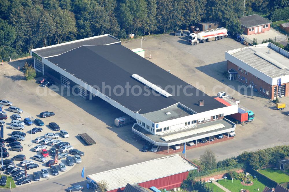 Aerial photograph Papenburg / Niedersachsen - Blick auf das Firmengelände der Hermann Bunte GmbH & Co. KG im Gewerbegebiet an der Bahnhofstraße in Papenburg. Das Unternehmen erstellt Service- Reparatur- und Wartungsdienstleistungen im Kraftfahrzeug ( Marke Mercedes Benz) und Nutzfahrzeugbereich. Zu den Geschäftsbereichen der auf mehrere Standorte verteilten Unternehmensgruppe gehört auch das Betreiben einer LKW - Spedition. Premises of the Hermann GmbH & Co. KG in the industrial area in Papenburg / Lower Saxony.