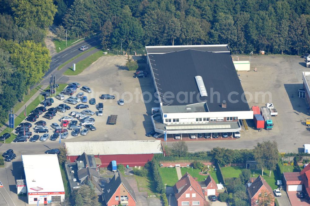 Papenburg / Niedersachsen from the bird's eye view: Blick auf das Firmengelände der Hermann Bunte GmbH & Co. KG im Gewerbegebiet an der Bahnhofstraße in Papenburg. Das Unternehmen erstellt Service- Reparatur- und Wartungsdienstleistungen im Kraftfahrzeug ( Marke Mercedes Benz) und Nutzfahrzeugbereich. Zu den Geschäftsbereichen der auf mehrere Standorte verteilten Unternehmensgruppe gehört auch das Betreiben einer LKW - Spedition. Premises of the Hermann GmbH & Co. KG in the industrial area in Papenburg / Lower Saxony.