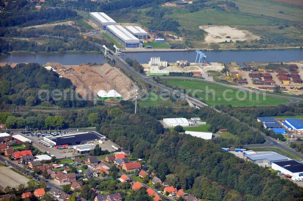 Aerial photograph Papenburg / Niedersachsen - Blick auf das Firmengelände der Hermann Bunte GmbH & Co. KG im Gewerbegebiet an der Bahnhofstraße in Papenburg. Das Unternehmen erstellt Service- Reparatur- und Wartungsdienstleistungen im Kraftfahrzeug ( Marke Mercedes Benz) und Nutzfahrzeugbereich. Zu den Geschäftsbereichen der auf mehrere Standorte verteilten Unternehmensgruppe gehört auch das Betreiben einer LKW - Spedition. Premises of the Hermann GmbH & Co. KG in the industrial area in Papenburg / Lower Saxony.