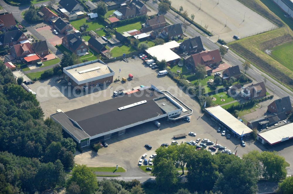 Aerial image Papenburg / Niedersachsen - Blick auf das Firmengelände der Hermann Bunte GmbH & Co. KG im Gewerbegebiet an der Bahnhofstraße in Papenburg. Das Unternehmen erstellt Service- Reparatur- und Wartungsdienstleistungen im Kraftfahrzeug ( Marke Mercedes Benz) und Nutzfahrzeugbereich. Zu den Geschäftsbereichen der auf mehrere Standorte verteilten Unternehmensgruppe gehört auch das Betreiben einer LKW - Spedition. Premises of the Hermann GmbH & Co. KG in the industrial area in Papenburg / Lower Saxony.