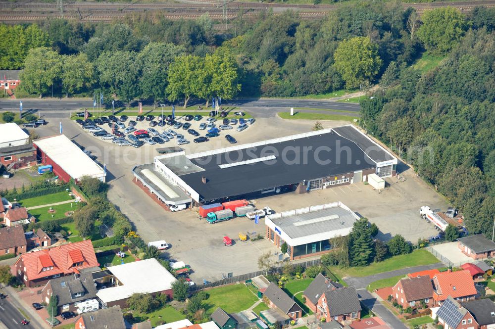 Papenburg / Niedersachsen from the bird's eye view: Blick auf das Firmengelände der Hermann Bunte GmbH & Co. KG im Gewerbegebiet an der Bahnhofstraße in Papenburg. Das Unternehmen erstellt Service- Reparatur- und Wartungsdienstleistungen im Kraftfahrzeug ( Marke Mercedes Benz) und Nutzfahrzeugbereich. Zu den Geschäftsbereichen der auf mehrere Standorte verteilten Unternehmensgruppe gehört auch das Betreiben einer LKW - Spedition. Premises of the Hermann GmbH & Co. KG in the industrial area in Papenburg / Lower Saxony.