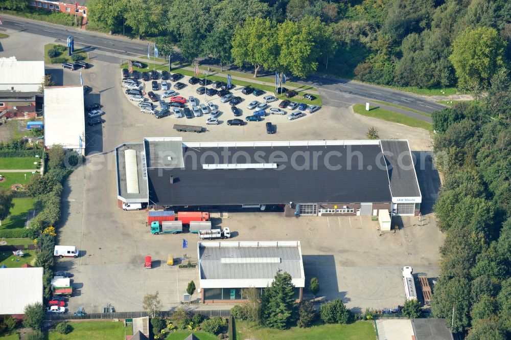 Aerial photograph Papenburg / Niedersachsen - Blick auf das Firmengelände der Hermann Bunte GmbH & Co. KG im Gewerbegebiet an der Bahnhofstraße in Papenburg. Das Unternehmen erstellt Service- Reparatur- und Wartungsdienstleistungen im Kraftfahrzeug ( Marke Mercedes Benz) und Nutzfahrzeugbereich. Zu den Geschäftsbereichen der auf mehrere Standorte verteilten Unternehmensgruppe gehört auch das Betreiben einer LKW - Spedition. Premises of the Hermann GmbH & Co. KG in the industrial area in Papenburg / Lower Saxony.