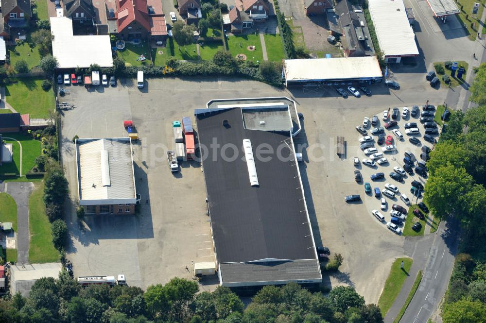 Papenburg / Niedersachsen from the bird's eye view: Blick auf das Firmengelände der Hermann Bunte GmbH & Co. KG im Gewerbegebiet an der Bahnhofstraße in Papenburg. Das Unternehmen erstellt Service- Reparatur- und Wartungsdienstleistungen im Kraftfahrzeug ( Marke Mercedes Benz) und Nutzfahrzeugbereich. Zu den Geschäftsbereichen der auf mehrere Standorte verteilten Unternehmensgruppe gehört auch das Betreiben einer LKW - Spedition. Premises of the Hermann GmbH & Co. KG in the industrial area in Papenburg / Lower Saxony.