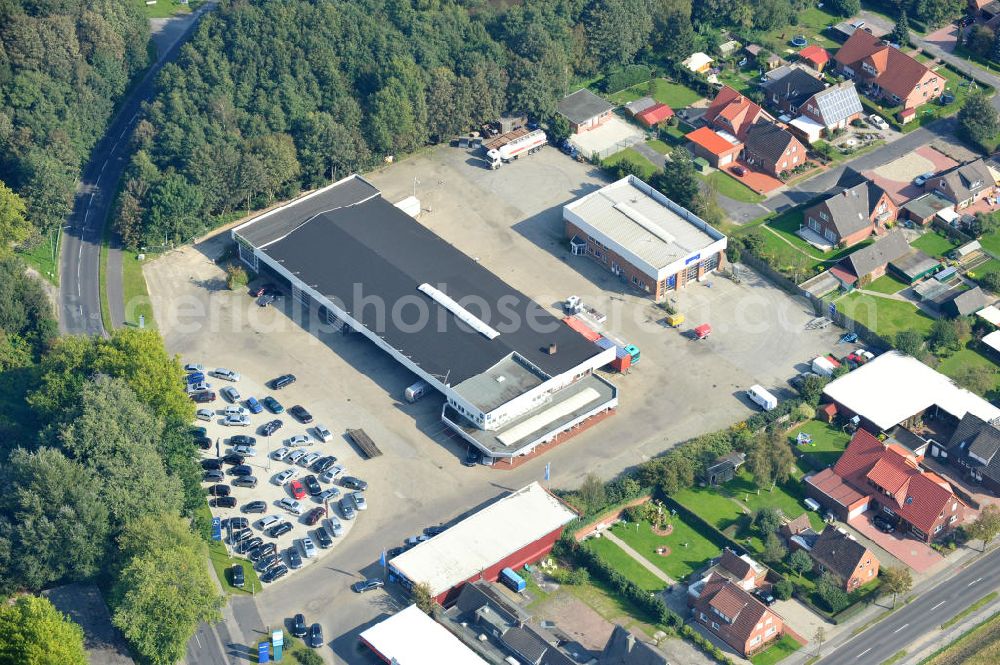 Aerial image Papenburg / Niedersachsen - Blick auf das Firmengelände der Hermann Bunte GmbH & Co. KG im Gewerbegebiet an der Bahnhofstraße in Papenburg. Das Unternehmen erstellt Service- Reparatur- und Wartungsdienstleistungen im Kraftfahrzeug ( Marke Mercedes Benz) und Nutzfahrzeugbereich. Zu den Geschäftsbereichen der auf mehrere Standorte verteilten Unternehmensgruppe gehört auch das Betreiben einer LKW - Spedition. Premises of the Hermann GmbH & Co. KG in the industrial area in Papenburg / Lower Saxony.