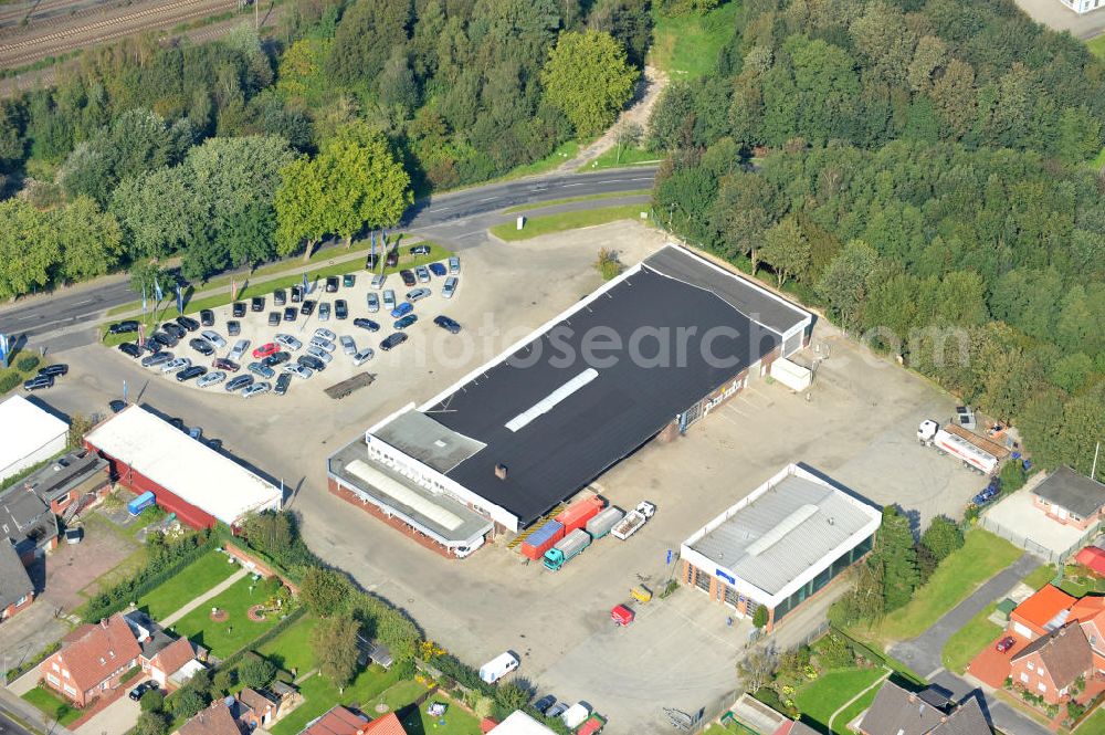 Aerial image Papenburg / Niedersachsen - Blick auf das Firmengelände der Hermann Bunte GmbH & Co. KG im Gewerbegebiet an der Bahnhofstraße in Papenburg. Das Unternehmen erstellt Service- Reparatur- und Wartungsdienstleistungen im Kraftfahrzeug ( Marke Mercedes Benz) und Nutzfahrzeugbereich. Zu den Geschäftsbereichen der auf mehrere Standorte verteilten Unternehmensgruppe gehört auch das Betreiben einer LKW - Spedition. Premises of the Hermann GmbH & Co. KG in the industrial area in Papenburg / Lower Saxony.