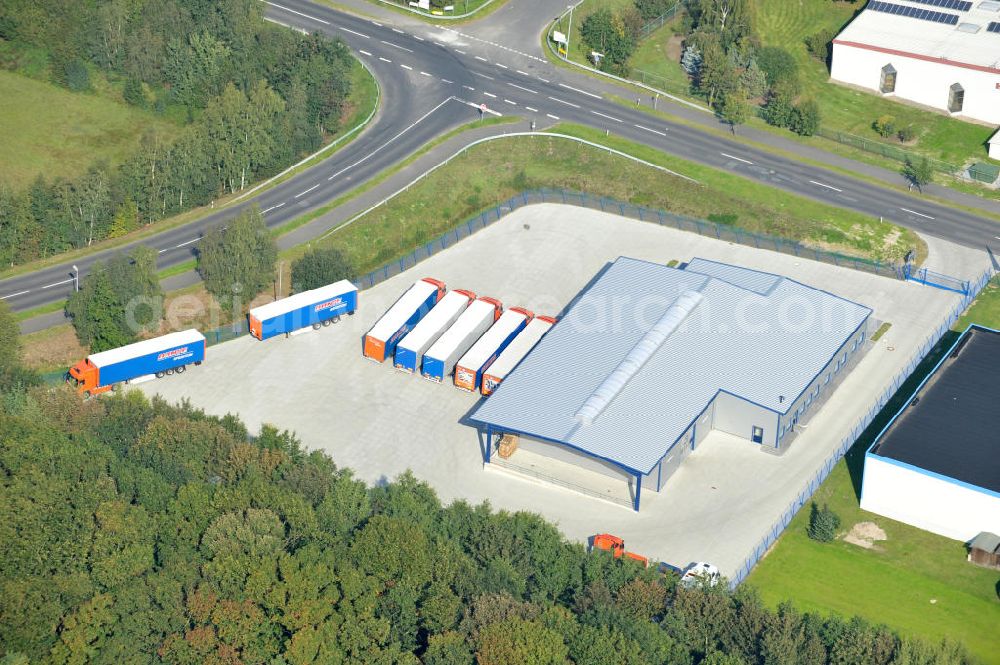 Aerial photograph Papenburg / Niedersachsen - Blick auf das Firmengelände der Hermann Bunte GmbH & Co. KG im Gewerbegebiet an der Bahnhofstraße in Papenburg. Das Unternehmen erstellt Service- Reparatur- und Wartungsdienstleistungen im Kraftfahrzeug ( Marke Mercedes Benz) und Nutzfahrzeugbereich. Zu den Geschäftsbereichen der auf mehrere Standorte verteilten Unternehmensgruppe gehört auch das Betreiben einer LKW - Spedition. Premises of the Hermann GmbH & Co. KG in the industrial area in Papenburg / Lower Saxony.