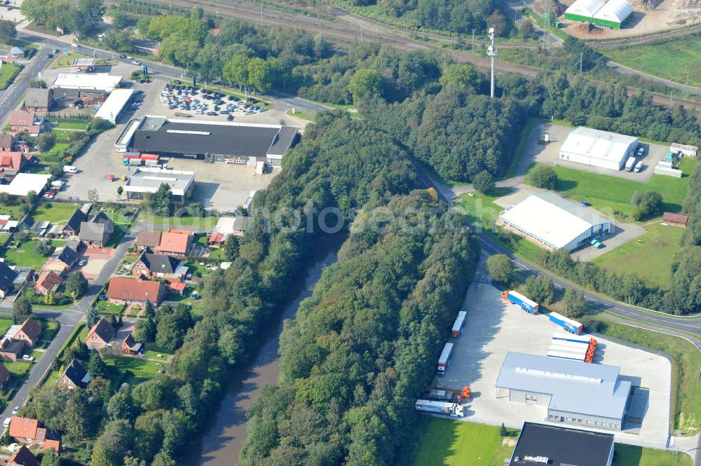 Papenburg / Niedersachsen from the bird's eye view: Blick auf das Firmengelände der Hermann Bunte GmbH & Co. KG im Gewerbegebiet an der Bahnhofstraße in Papenburg. Das Unternehmen erstellt Service- Reparatur- und Wartungsdienstleistungen im Kraftfahrzeug ( Marke Mercedes Benz) und Nutzfahrzeugbereich. Zu den Geschäftsbereichen der auf mehrere Standorte verteilten Unternehmensgruppe gehört auch das Betreiben einer LKW - Spedition. Premises of the Hermann GmbH & Co. KG in the industrial area in Papenburg / Lower Saxony.