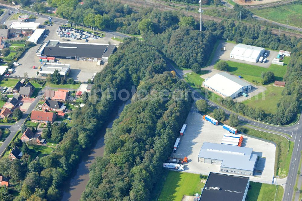 Aerial image Papenburg / Niedersachsen - Blick auf das Firmengelände der Hermann Bunte GmbH & Co. KG im Gewerbegebiet an der Bahnhofstraße in Papenburg. Das Unternehmen erstellt Service- Reparatur- und Wartungsdienstleistungen im Kraftfahrzeug ( Marke Mercedes Benz) und Nutzfahrzeugbereich. Zu den Geschäftsbereichen der auf mehrere Standorte verteilten Unternehmensgruppe gehört auch das Betreiben einer LKW - Spedition. Premises of the Hermann GmbH & Co. KG in the industrial area in Papenburg / Lower Saxony.