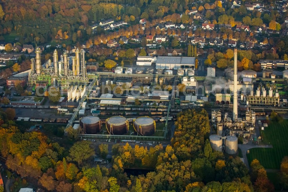 Aerial photograph Gladbeck - Company grounds and facilities of INEOS Phenol works in the North of autumnal Gladbeck in the state of North Rhine-Westphalia